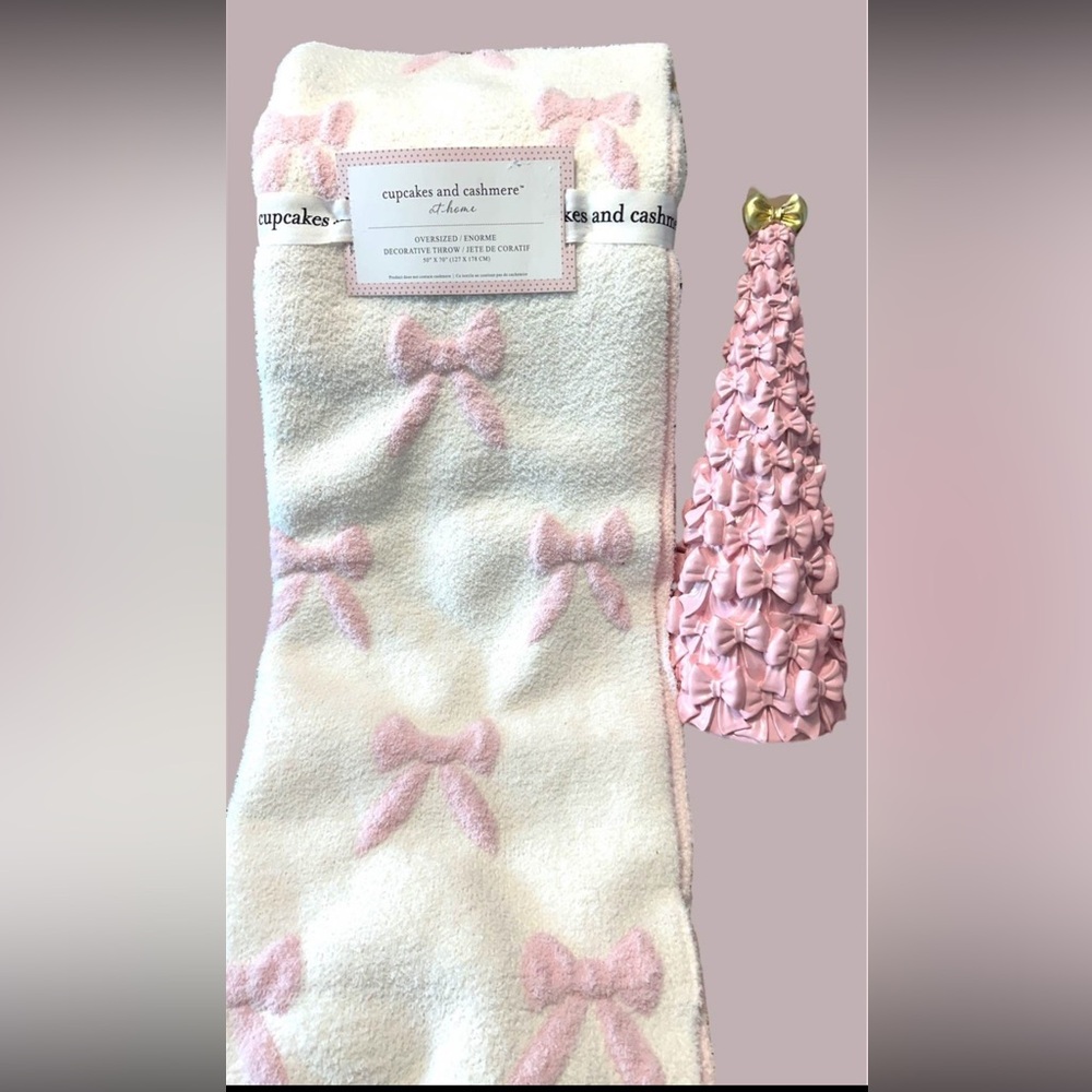 Cupcakes & Cashmere Bow Decor Set